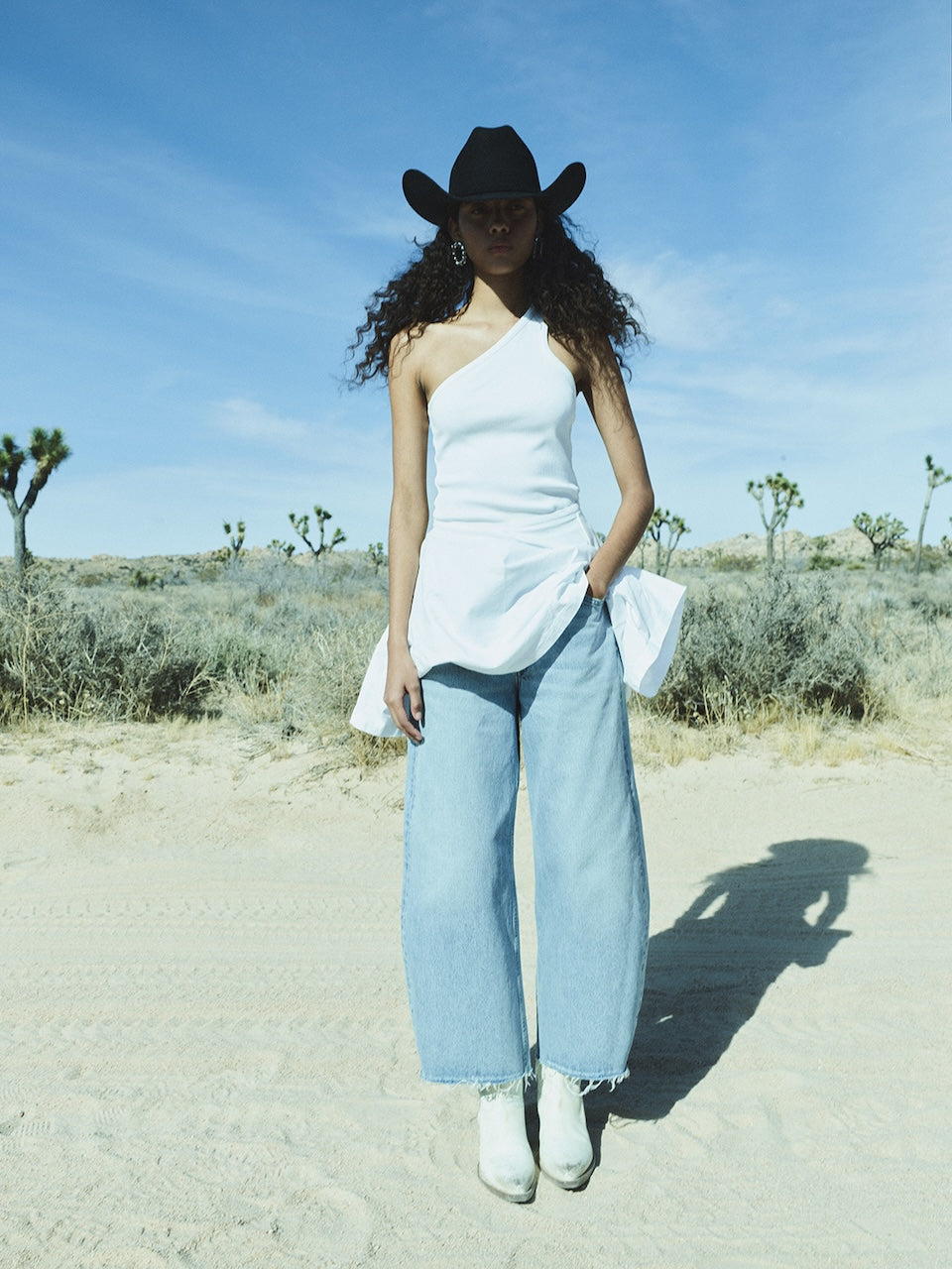 Low Curve Fray Jeans force