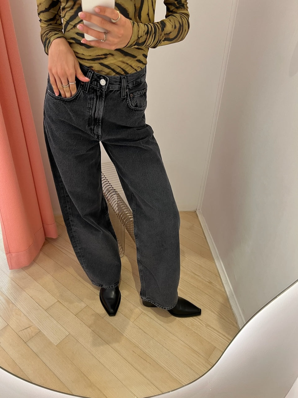 Low Curve Jeans symbolic