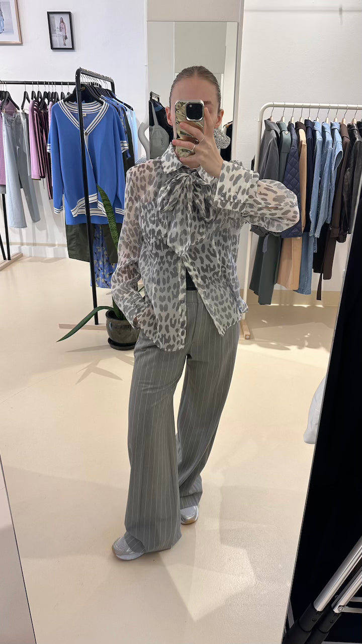 Miranda Blouse grey office leopard