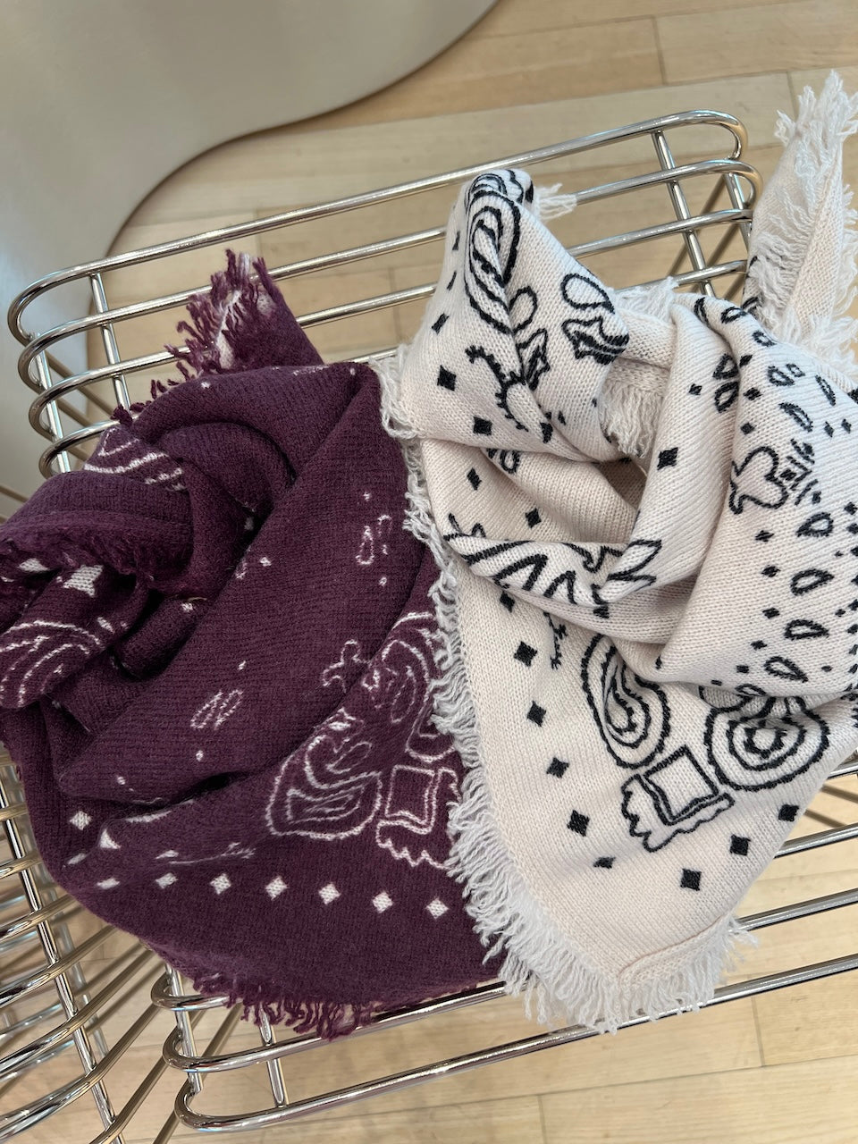 Cashmere Paisley Bandana ecru