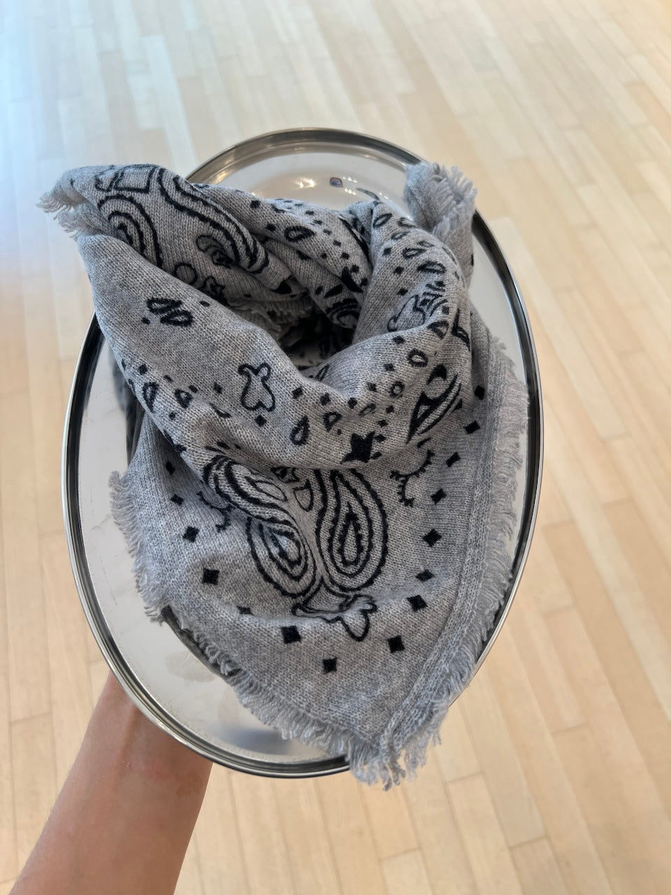 Cashmere Paisley Bandana grey