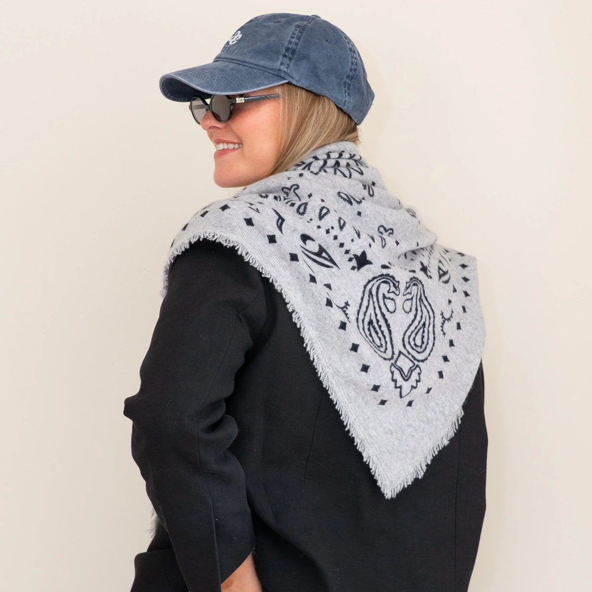 Medium Cashmere Paisley Bandana grey