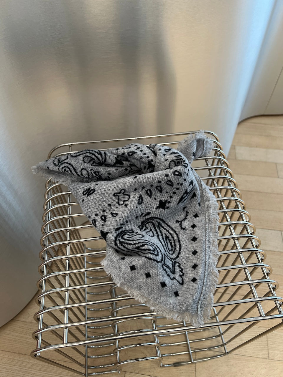 Cashmere Paisley Bandana grey