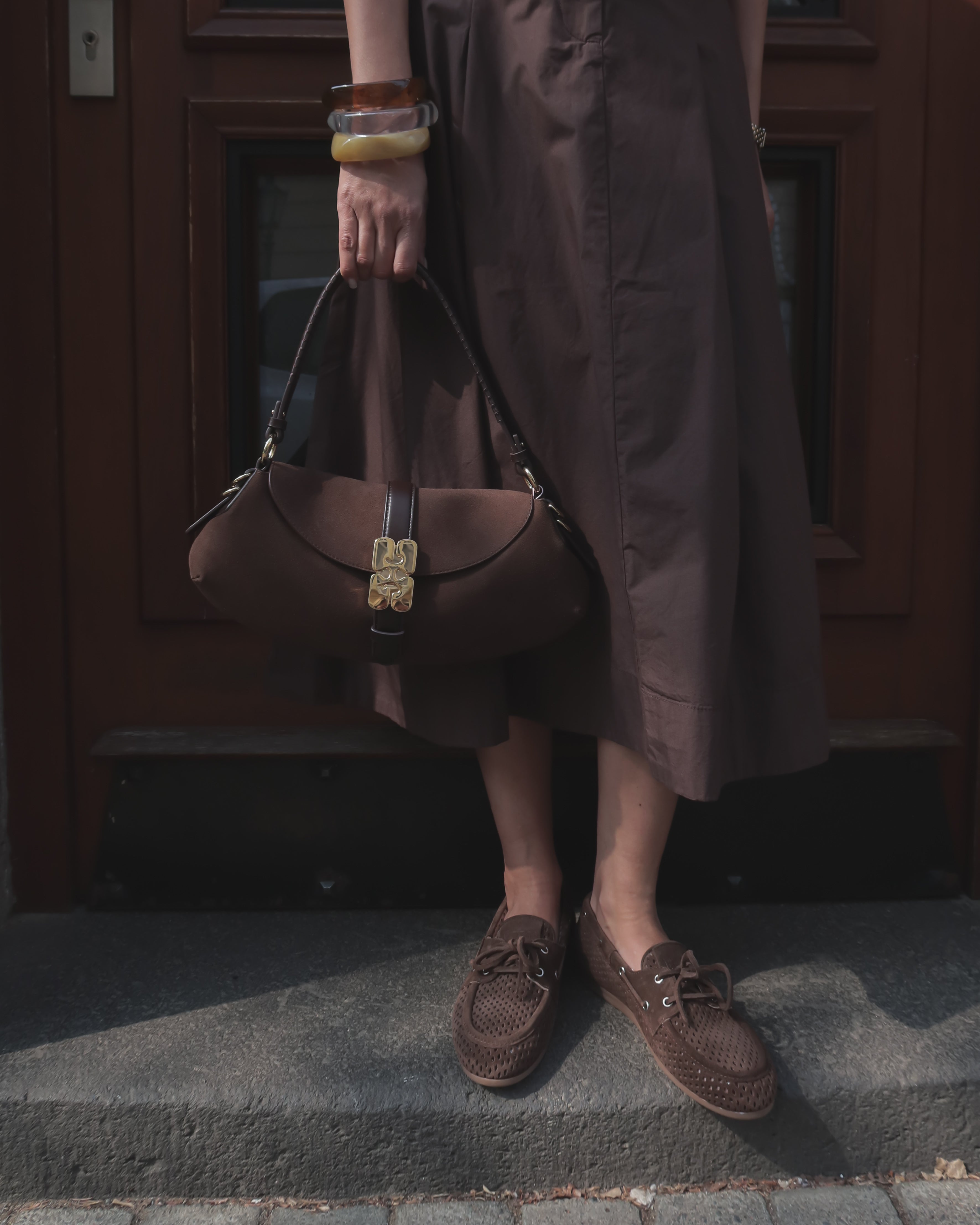 B-Kat Recycled Suede Pelinova Bag chicory coffee