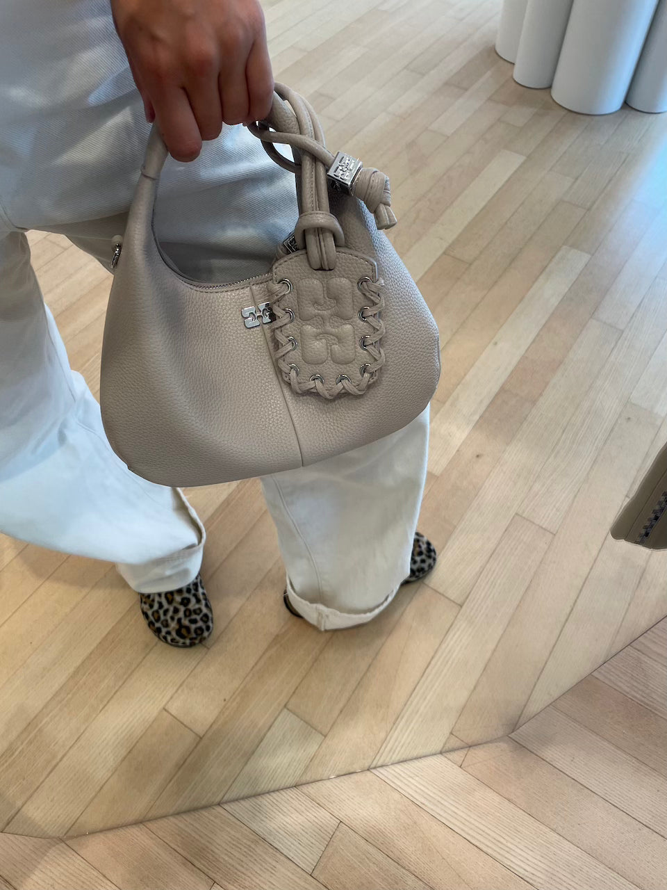 Ganni Hobo Mini Grained white pepper