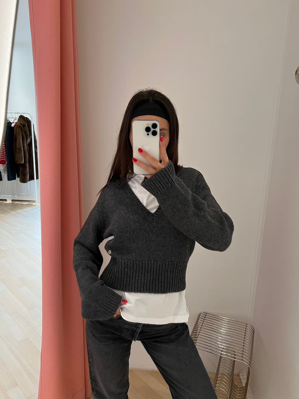 Wool Yak Mix Deep V-neck phantom