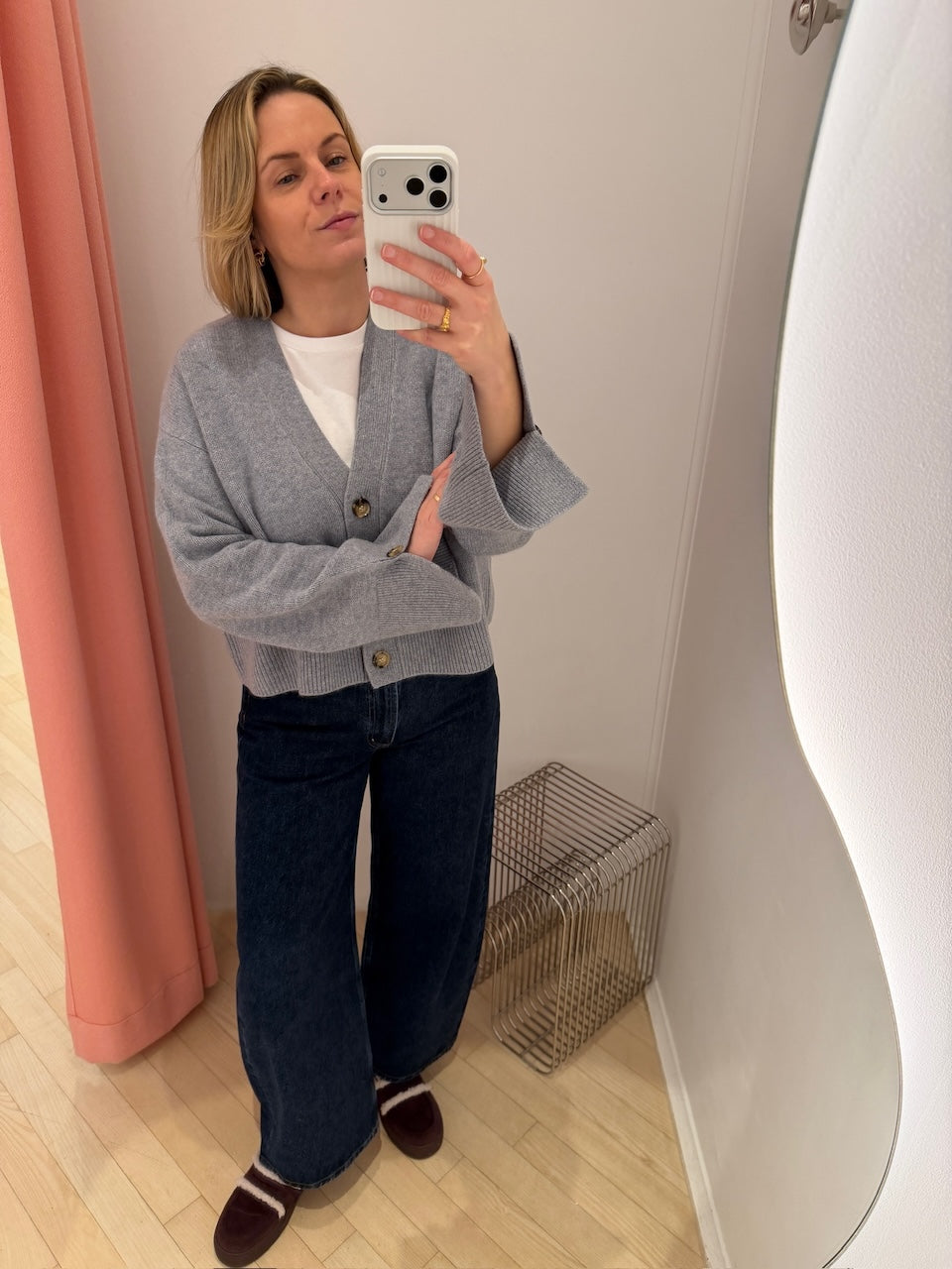 Palais Cardigan feline