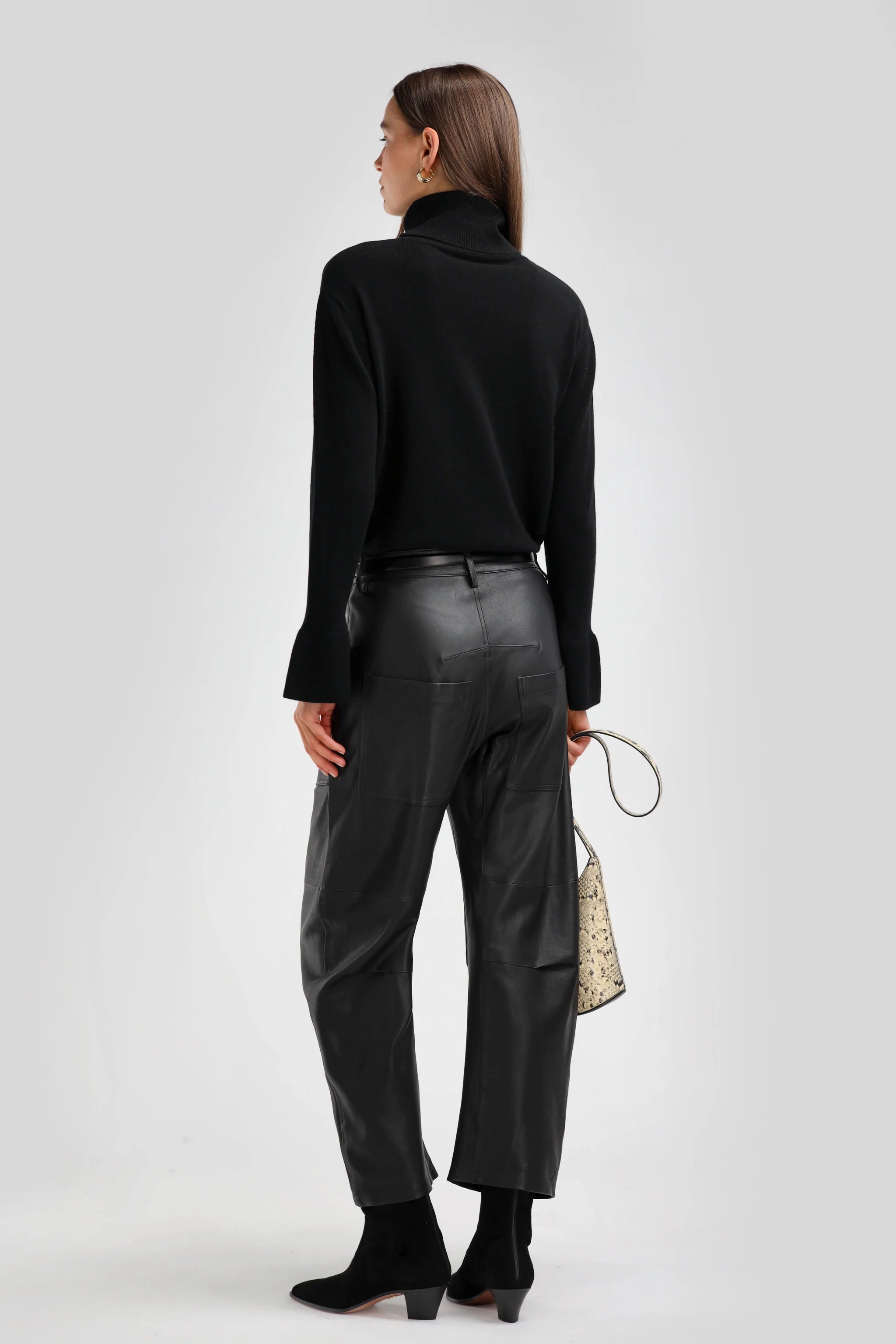 Suave Knit Pullover black