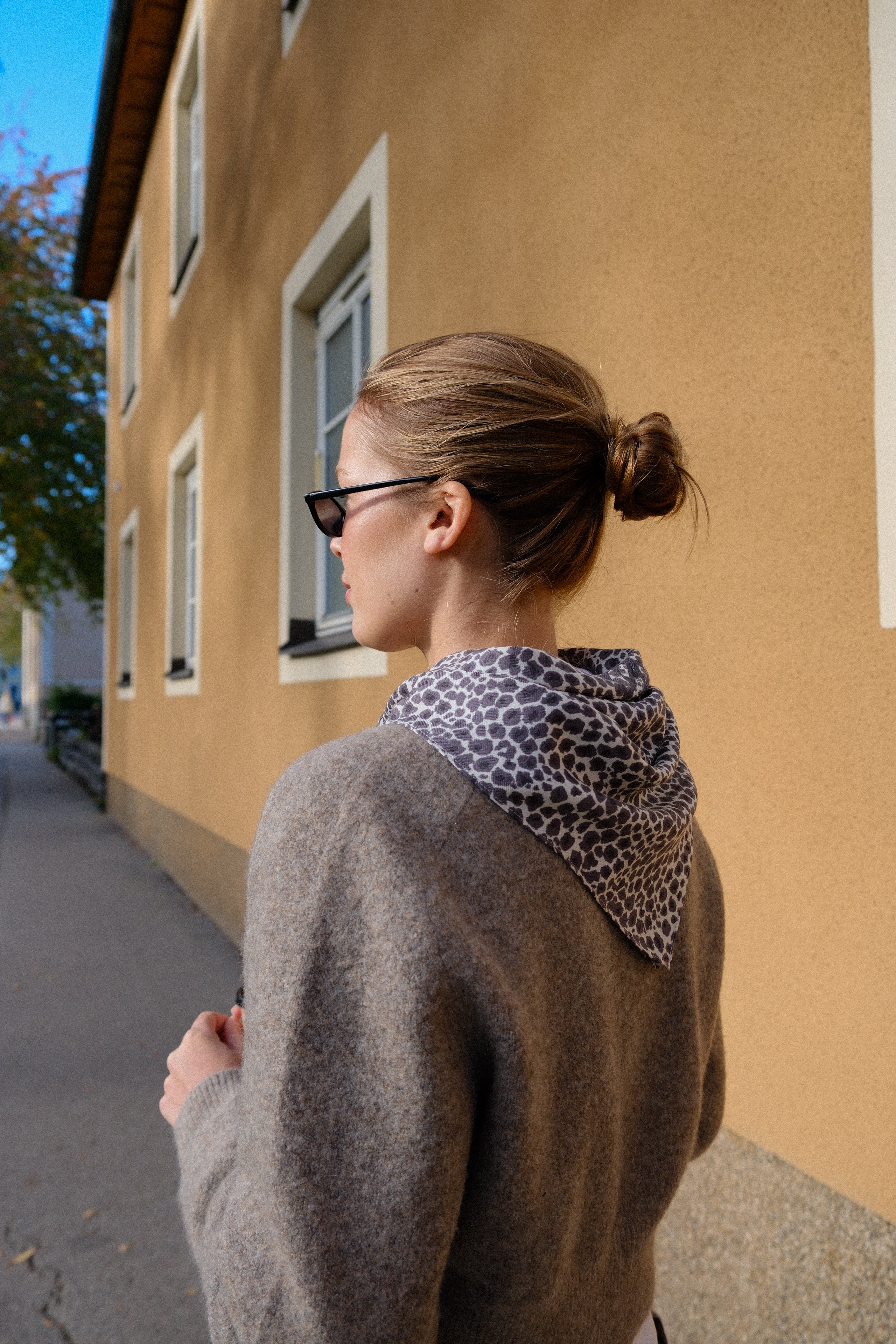 Winter Scarf Leo white, grey & black