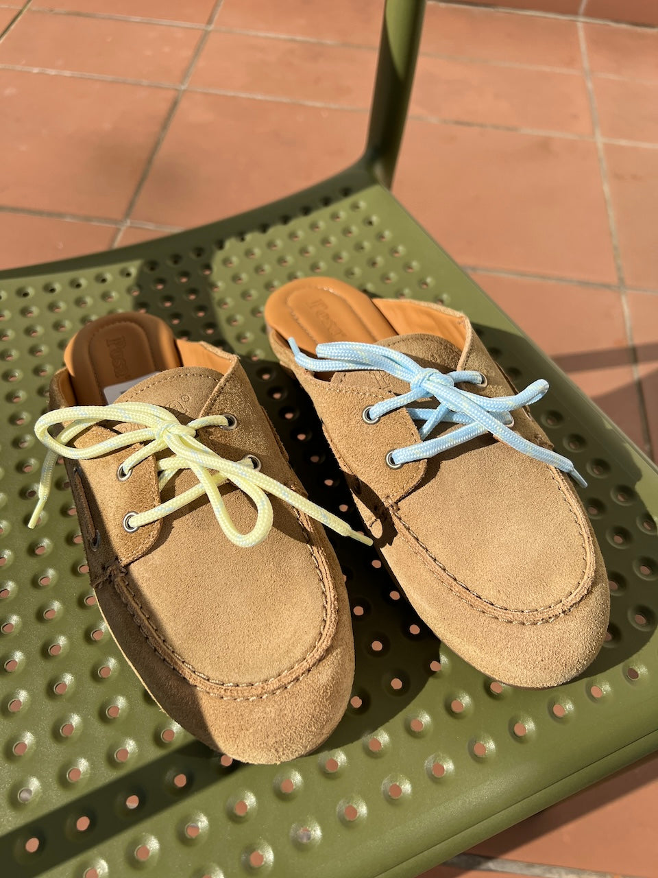 Laces butter yellow / baby blue
