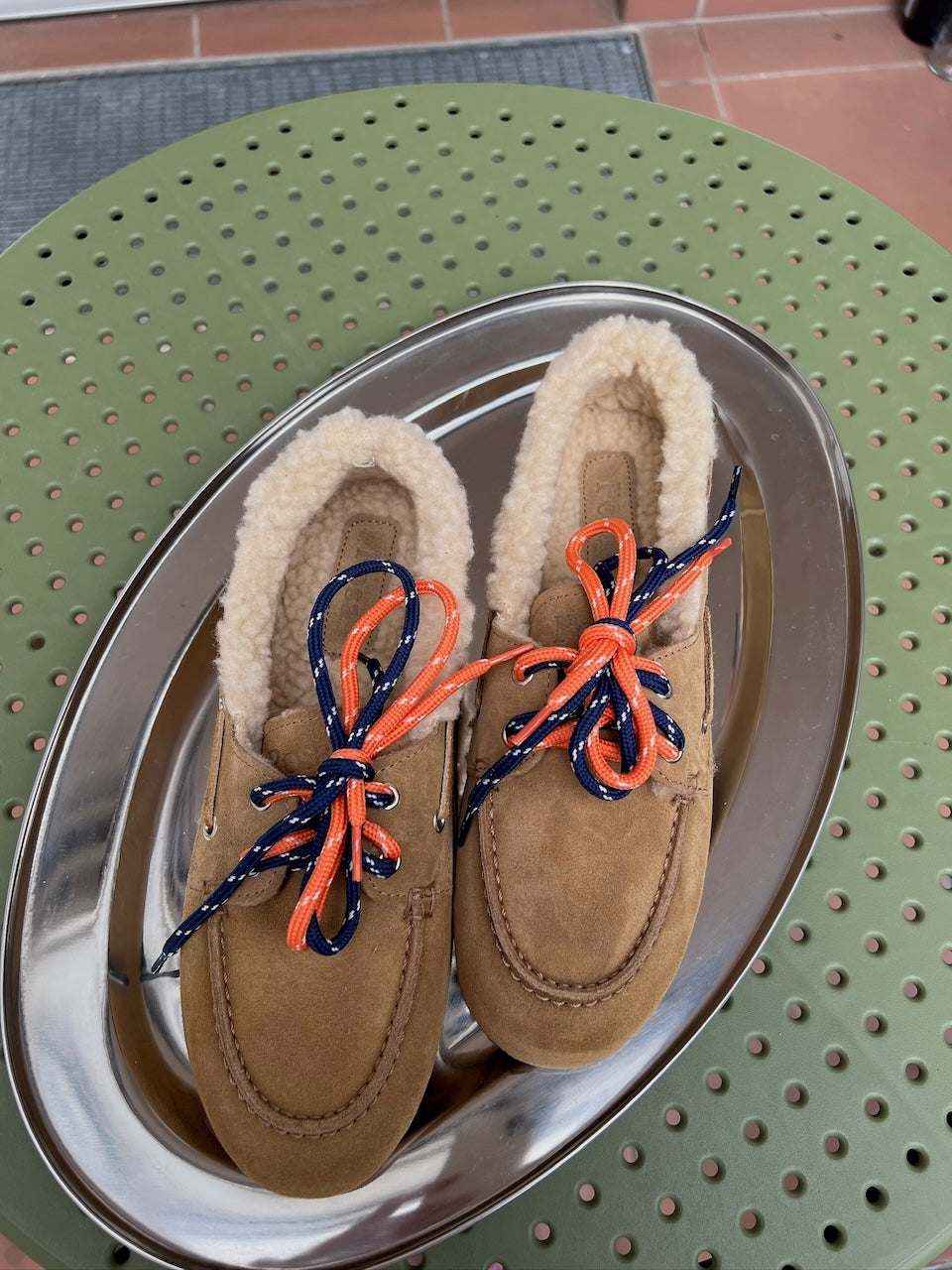 Laces orange