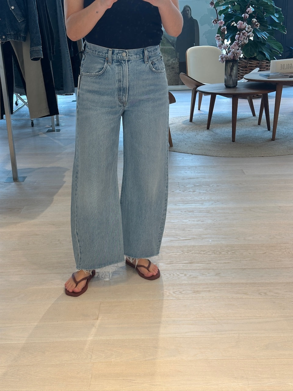 Low Curve Fray Jeans force