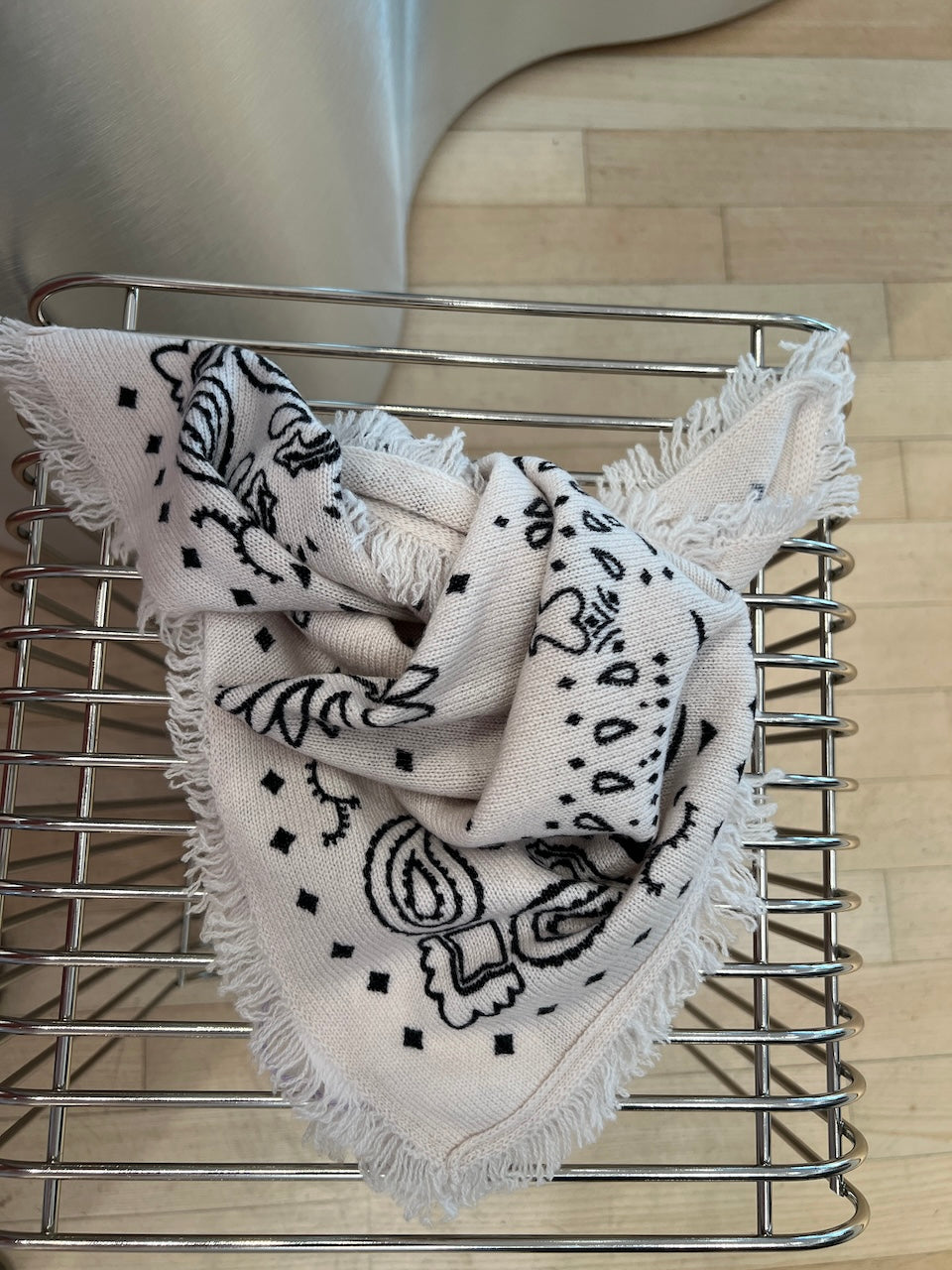 Cashmere Paisley Bandana ecru