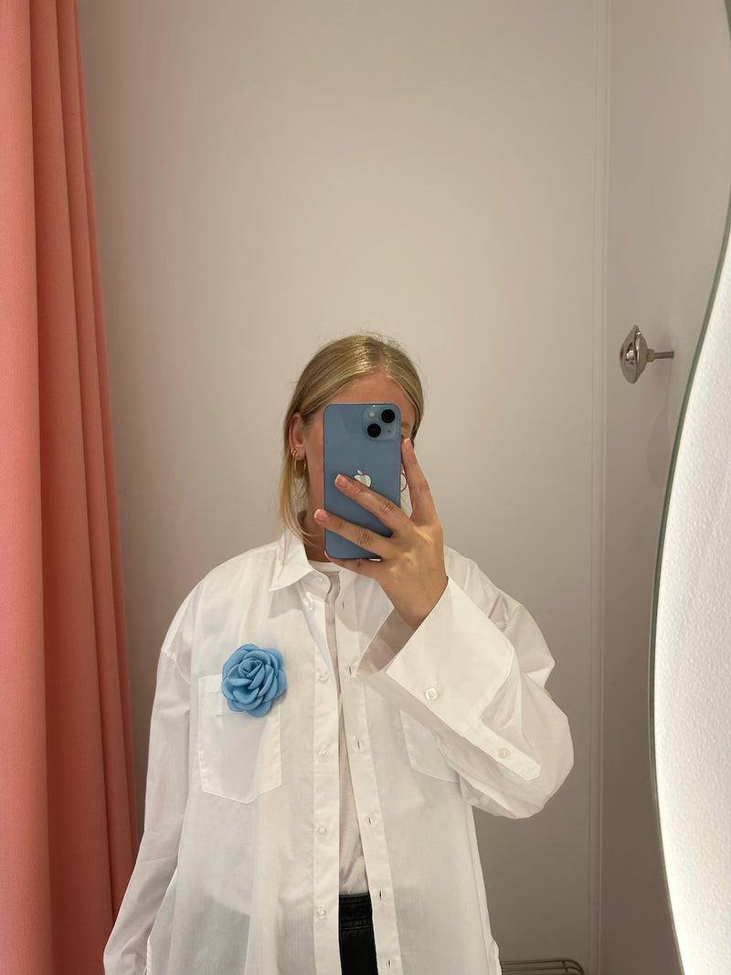 La Fleur Camellia baby blue