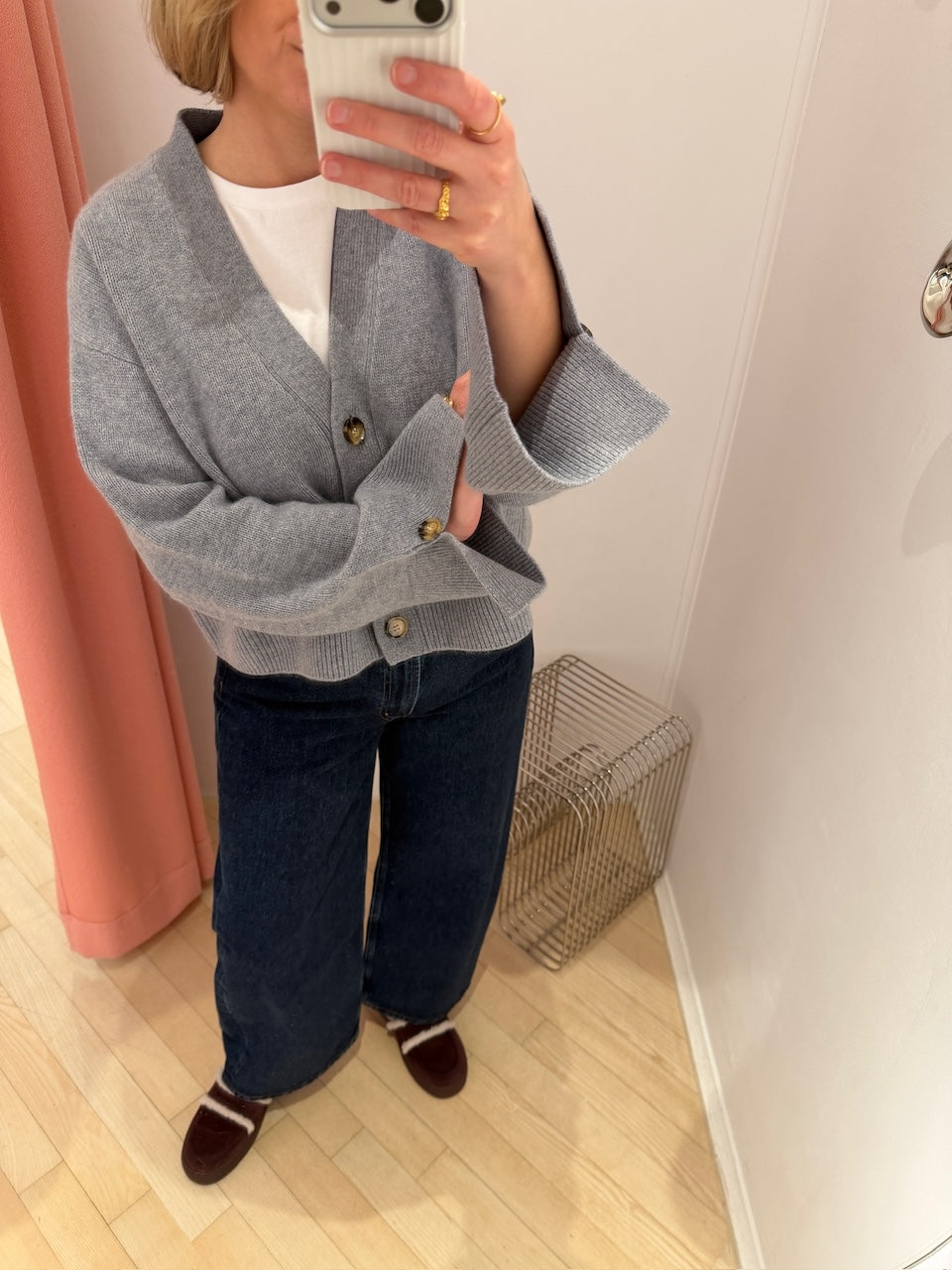Palais Cardigan feline