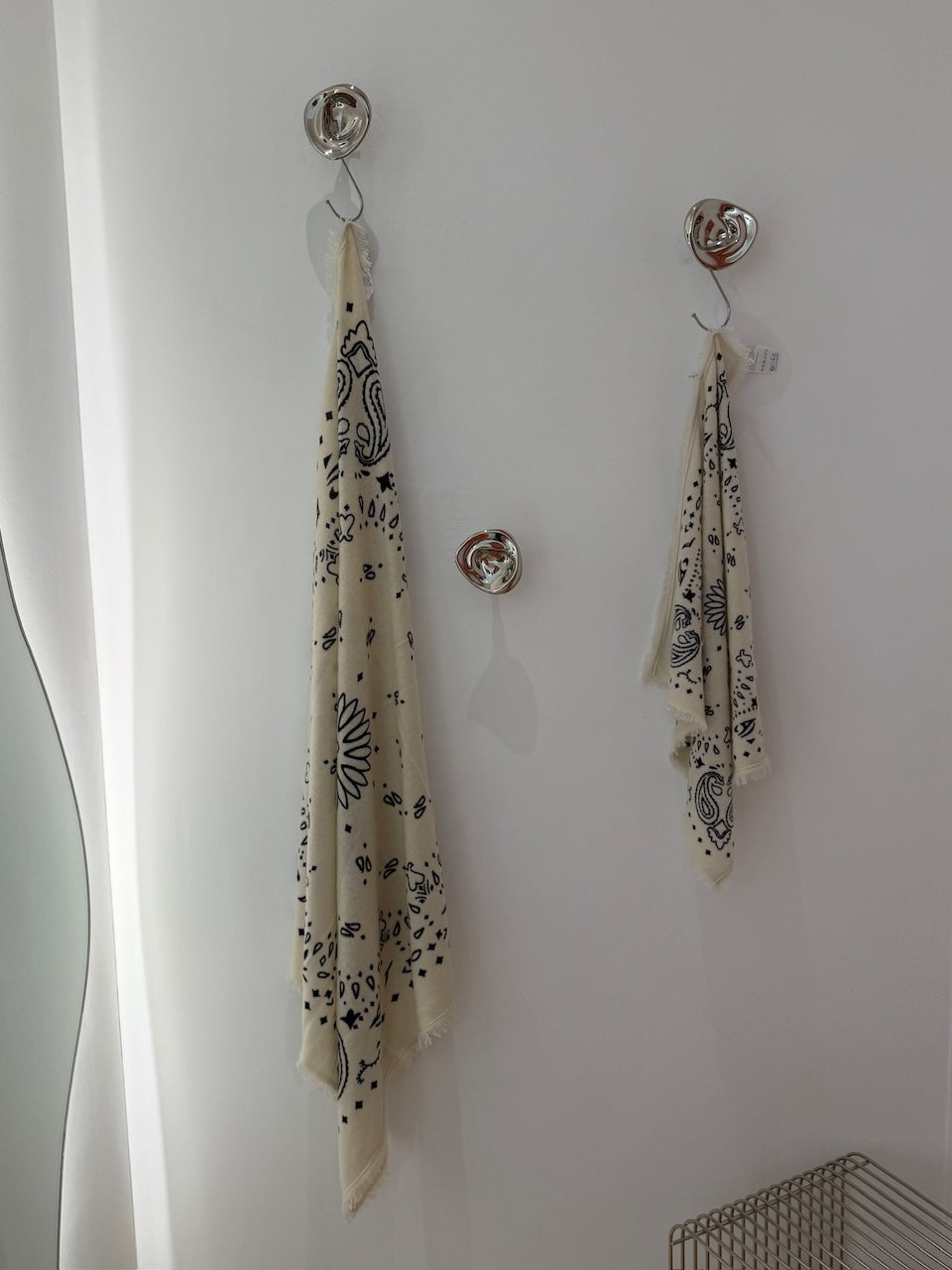 Medium Cashmere Paisley Bandana ecru
