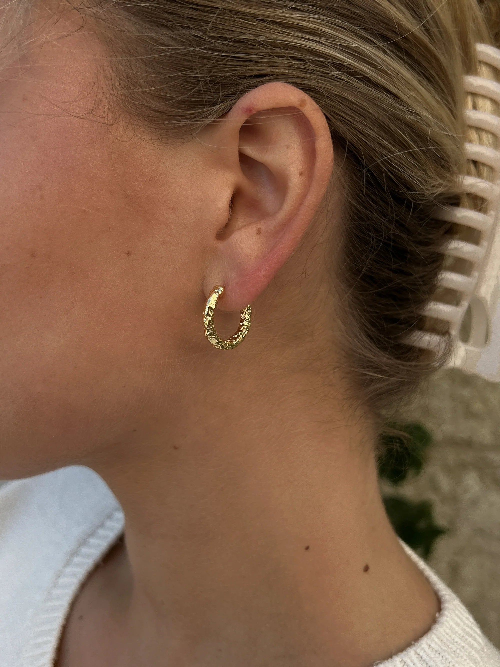 20mm Textured Hoops golden