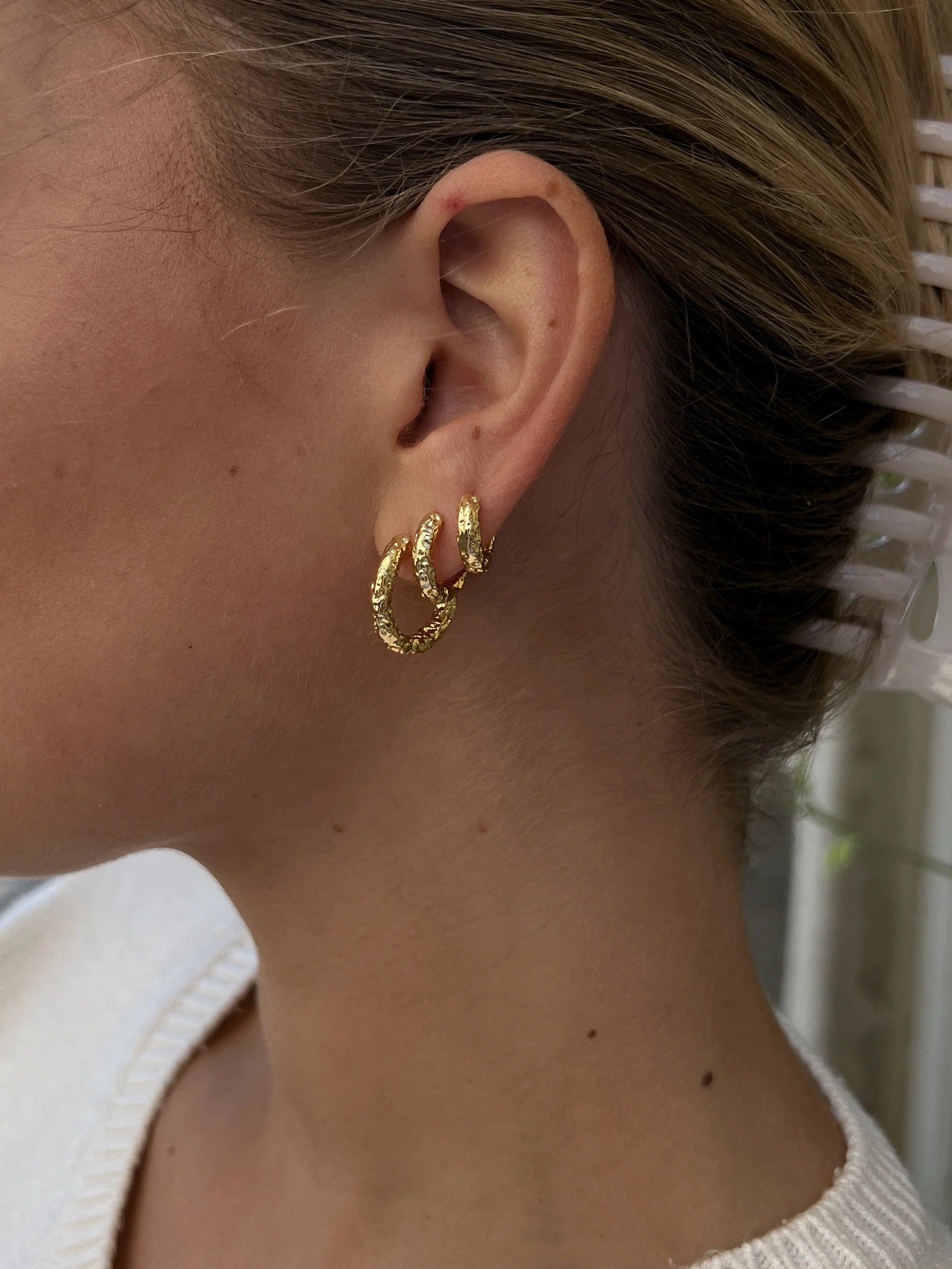 20mm Textured Hoops golden
