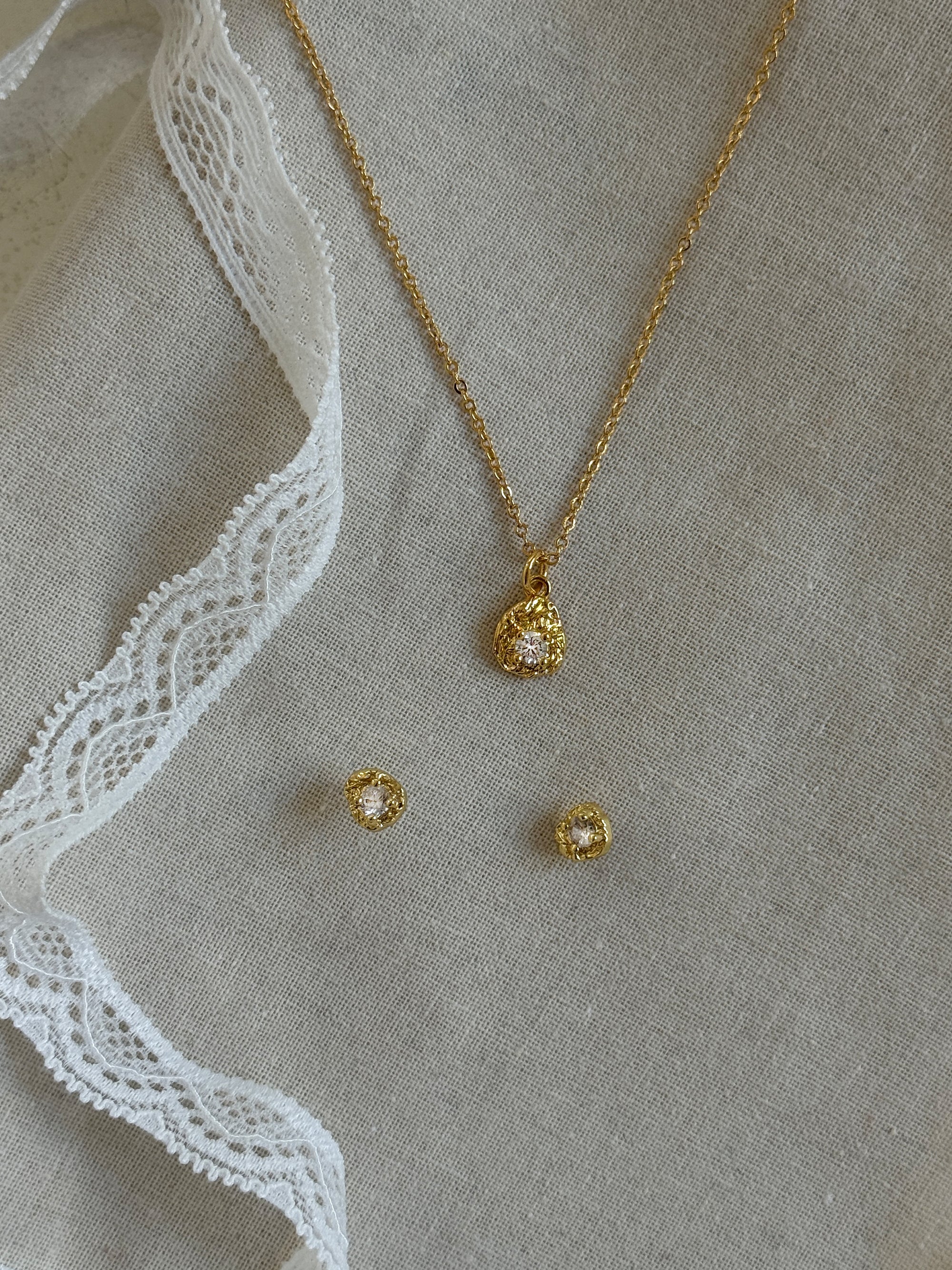 Le Petite Studs golden