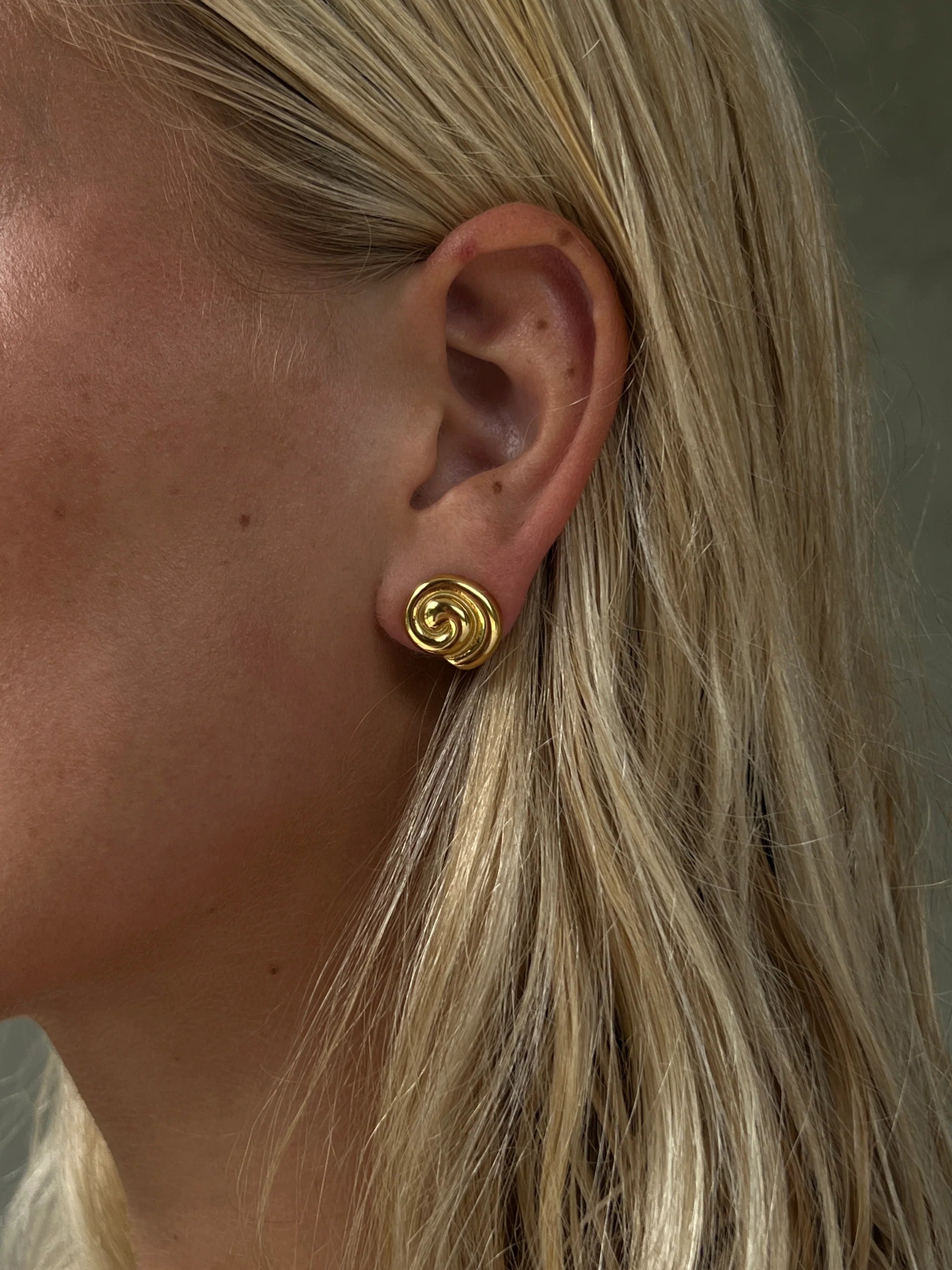 Mini Swirl Earrings golden