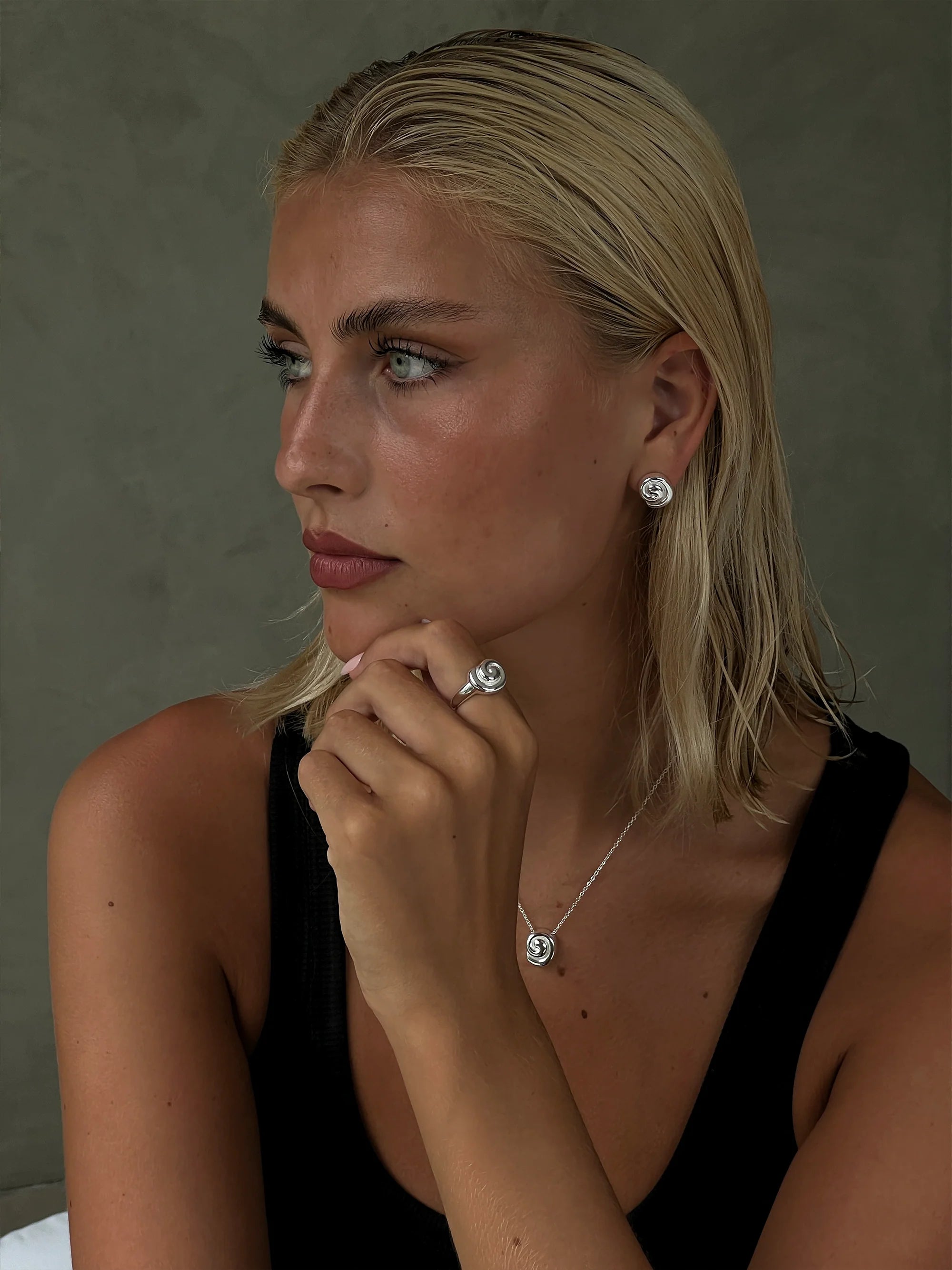 Mini Swirl Earrings silver