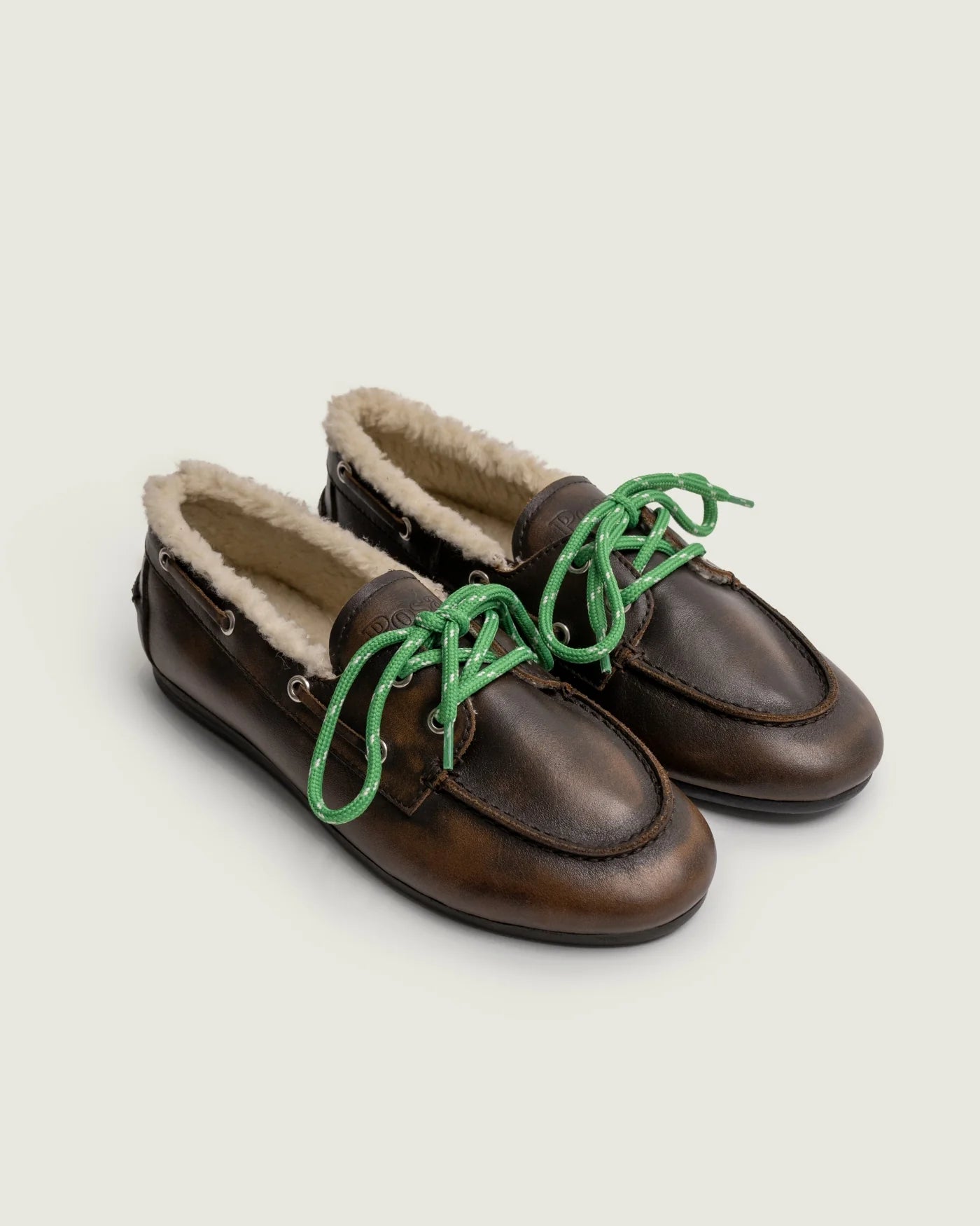Laces green