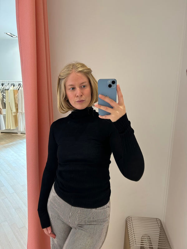 Louise Sheer Knit Sweater black