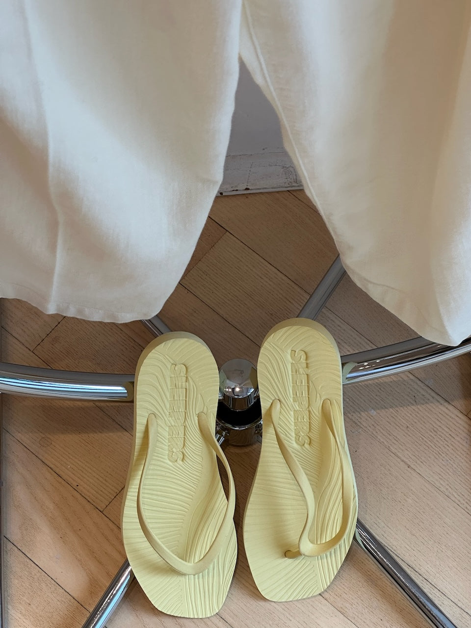 Tapered Flip Flop mellow yellow